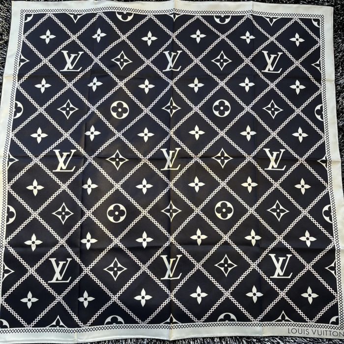 Louis Vuitton Scarf LVS00081